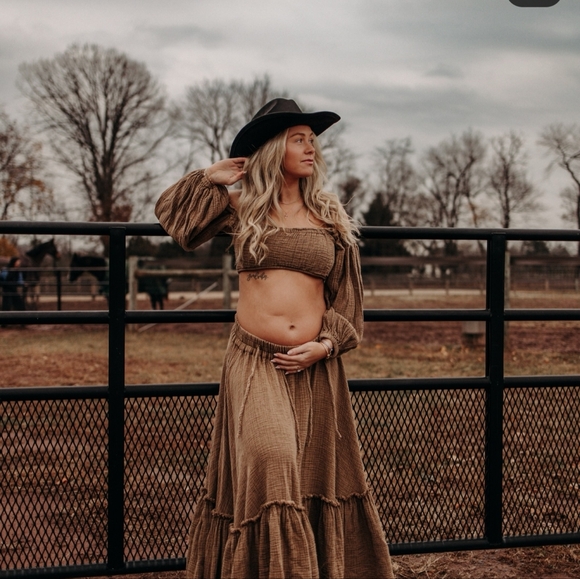 Boho Chic Off-Shoulder Skirt Set - Picture 2 of 12